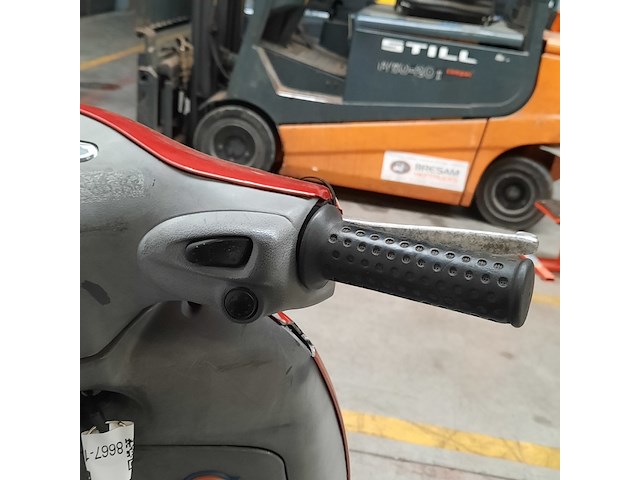 Motorscooter, piaggio, sfera - afbeelding 9 van  24