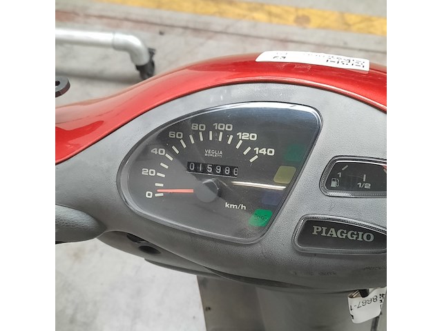 Motorscooter, piaggio, sfera - afbeelding 11 van  24