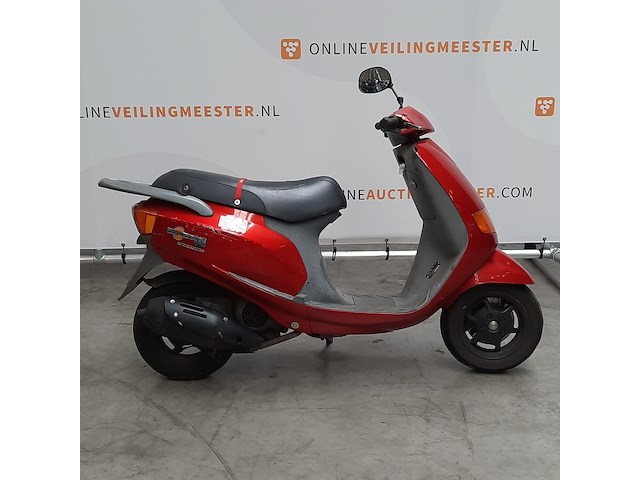 Motorscooter, piaggio, sfera - afbeelding 1 van  24