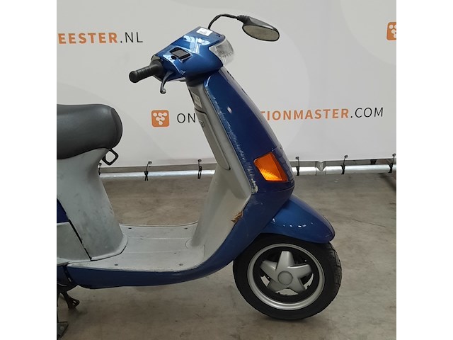 Motorscooter, piaggio, skipper - afbeelding 22 van  27