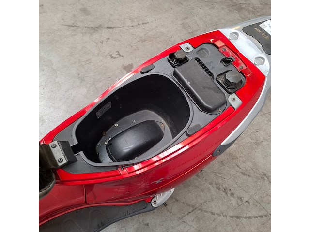 Motorscooter, piaggio, skipper - afbeelding 11 van  29
