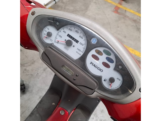 Motorscooter, piaggio, skipper - afbeelding 29 van  29