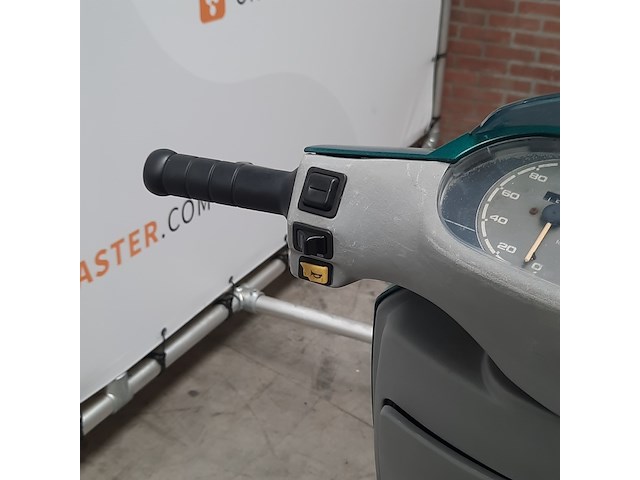 Motorscooter, piaggio, skr 125 - afbeelding 2 van  32