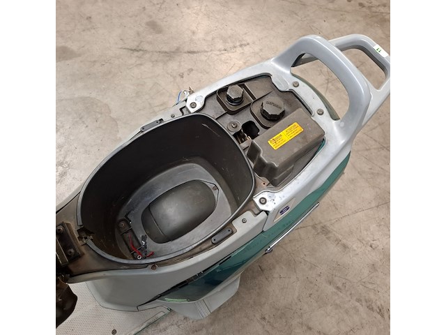 Motorscooter, piaggio, skr125 - afbeelding 18 van  33