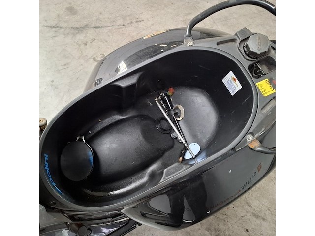 Motorscooter, piaggio, vespa scooter gts 125 i.e. super, 2012 - afbeelding 18 van  35