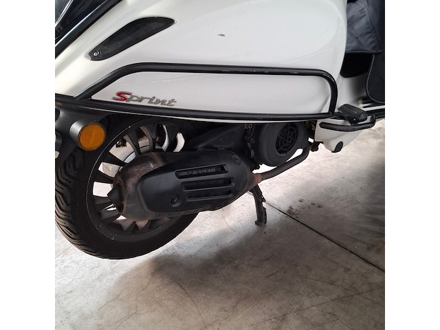 Motorscooter, vespa, sprint 125 abs, 2018 - afbeelding 6 van  14