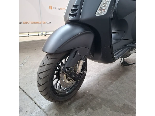 Motorscooter, vespa, sprint, 2019 - afbeelding 3 van  25