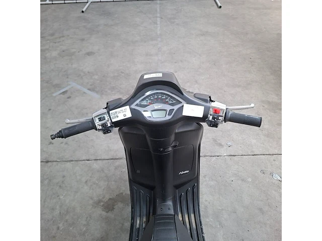 Motorscooter, vespa, sprint, 2019 - afbeelding 10 van  25