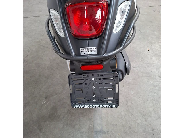 Motorscooter, vespa, sprint, 2019 - afbeelding 16 van  25