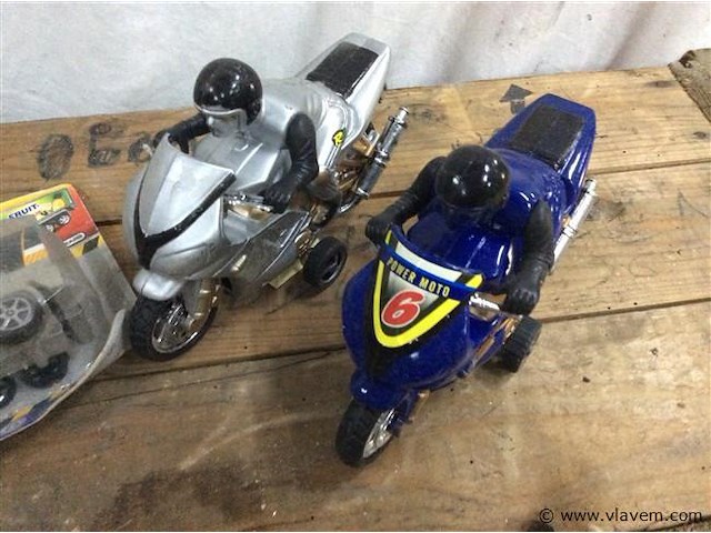 Moto's + - afbeelding 3 van  3