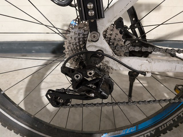 Mountainbike, giant, met onderdelen van o.a. schwalbe & shimano - afbeelding 6 van  14