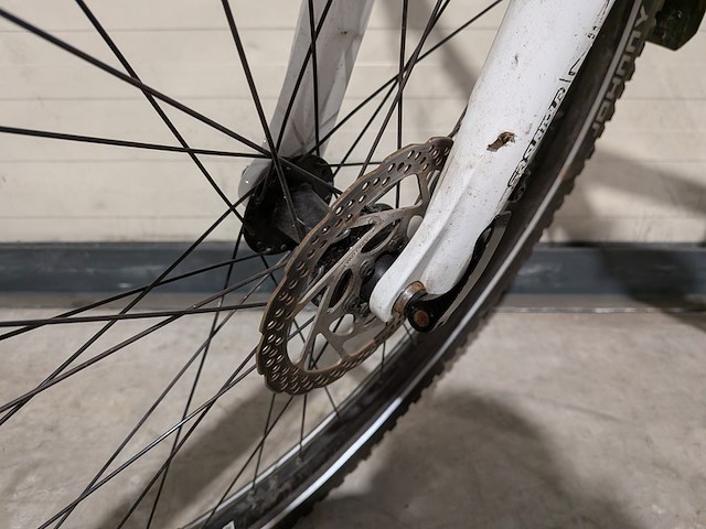 Mountainbike, giant, met onderdelen van o.a. schwalbe & shimano - afbeelding 8 van  14