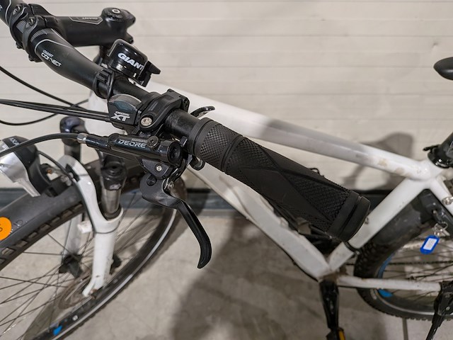 Mountainbike, giant, met onderdelen van o.a. schwalbe & shimano - afbeelding 10 van  14