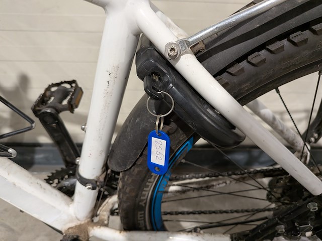 Mountainbike, giant, met onderdelen van o.a. schwalbe & shimano - afbeelding 13 van  14