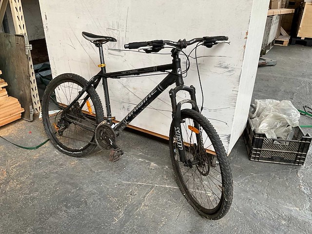 Mountainbike - afbeelding 1 van  11