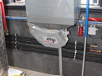 Moutmolen engl machinen. let op: kavel is onderdeel van combinatiekavel k001. onderdeel van combinatiekavel complete mini brouwerijopstelling bestaande uit brouwhuis, 8 gistingstanks (deels gevuld), bottellijn, pompen, warmtewisselaar, natte lijn etiketteermachine en chiller - afbeelding 2 van  3