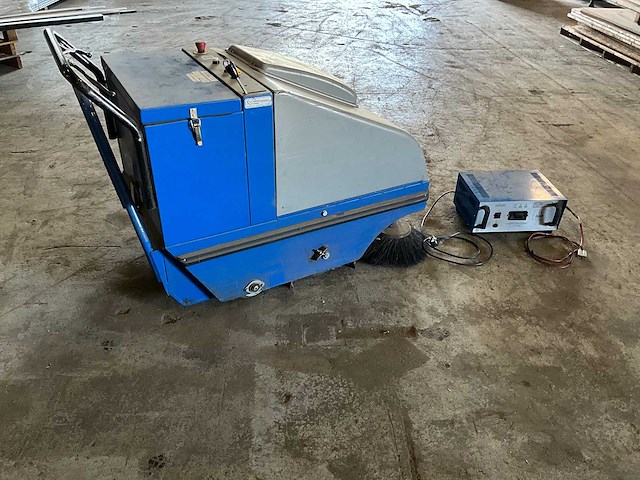 Mp - 2001 - 75/2 bb - veegmachine - afbeelding 1 van  7