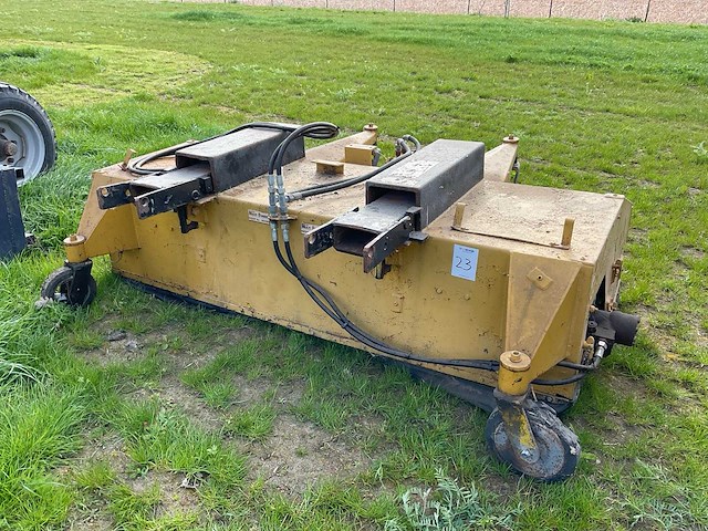 Mre 425 veegmachine - afbeelding 1 van  10