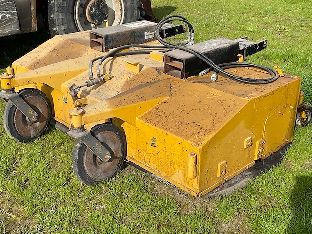 Mre 425 veegmachine - afbeelding 4 van  10