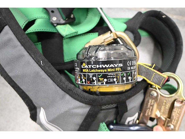 Msa latchways fit m valbeveiliging harnas - afbeelding 4 van  4