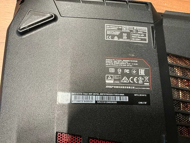 Msi gt75 titan 8sf gaming laptop - afbeelding 7 van  7