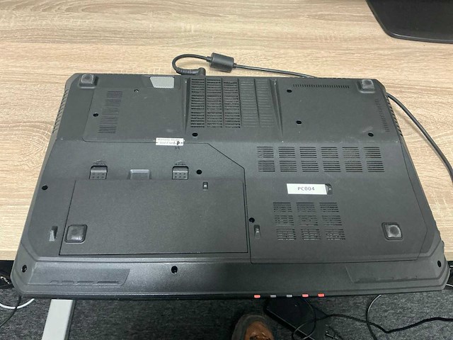 Msi laptop - afbeelding 4 van  5