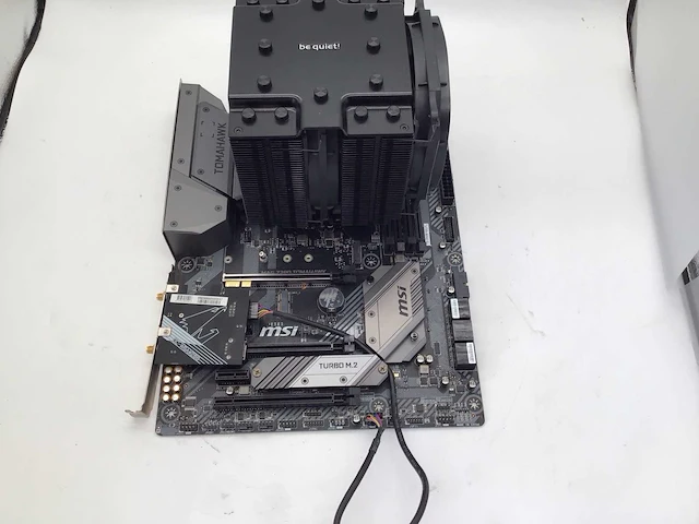Msi mag z390 moederbord met intel i5 9th gen, be quiet cooler en wifi kaart computeronderdeel - afbeelding 3 van  6