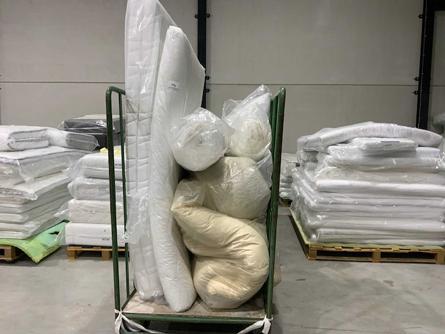 Mtf o.a. set retour toppers / matras / nasa kussen (7x) - afbeelding 1 van  10