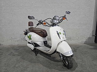 Mtl - snorscooter - e-classic - elektrische 25km uitvoering d415vx - afbeelding 2 van  8