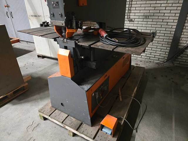 Mubea - klh 700 / 760 - ponsmachine - afbeelding 8 van  12