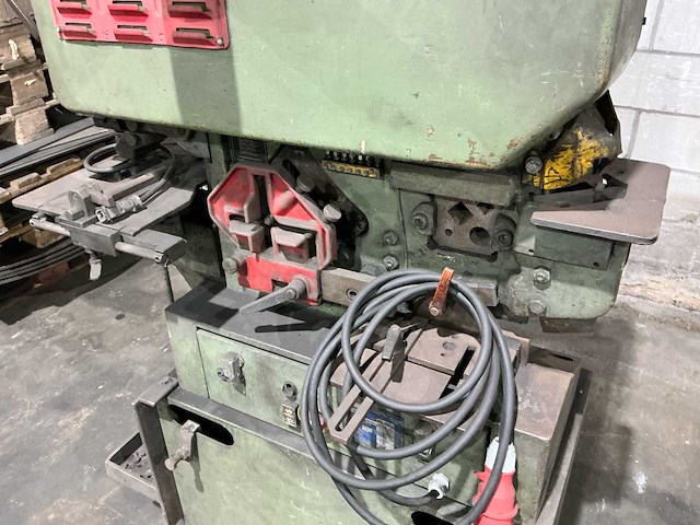 Mubea bfl350 ponsmachine - afbeelding 5 van  13