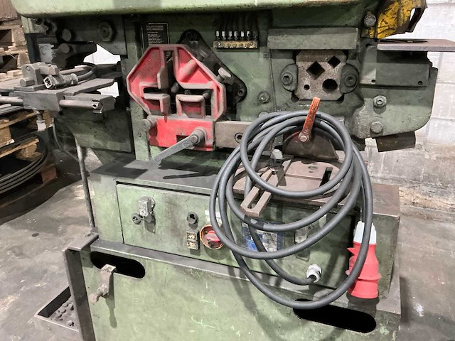 Mubea bfl350 ponsmachine - afbeelding 11 van  13