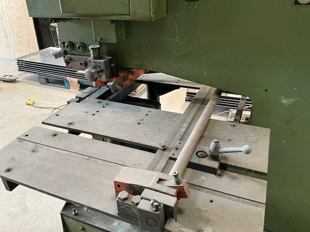 Mubea klh 300/610 ponsmachine - afbeelding 8 van  11