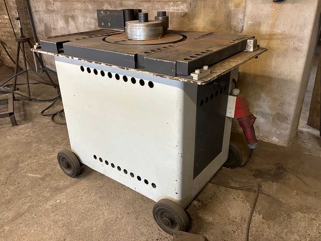 Muhr und bender betonstaalbuiger - afbeelding 1 van  8