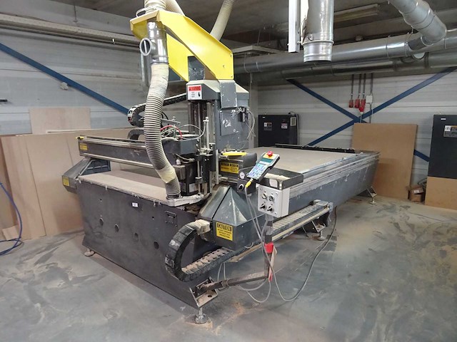 Multicam - 3-204-r - cnc vlakbedfrees- en graveermachine - afbeelding 1 van  13