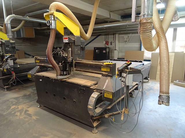 Multicam - 3-204-r - cnc vlakbedfrees- en graveermachine - afbeelding 1 van  16
