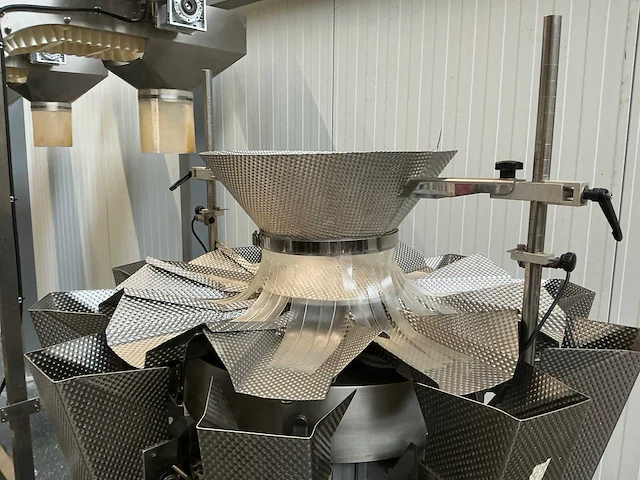 Multihead weigher schud zeef machine met opvoerband - afbeelding 15 van  19