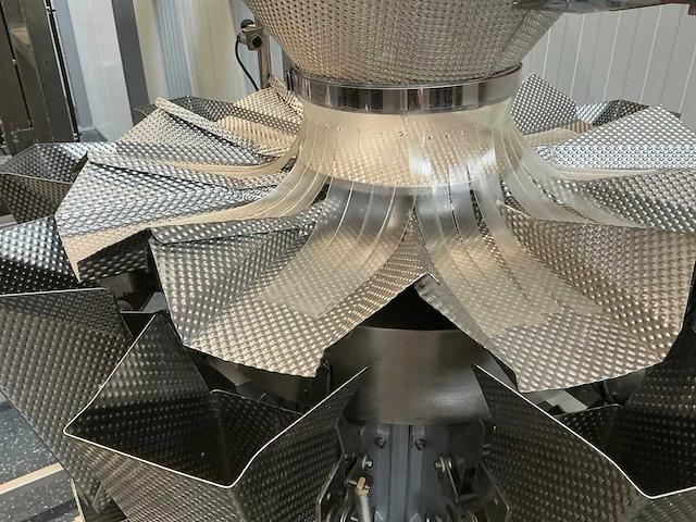 Multihead weigher schud zeef machine met opvoerband - afbeelding 16 van  19