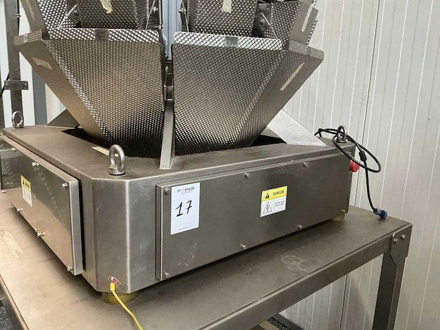 Multihead weigher schud zeef machine met opvoerband - afbeelding 17 van  19
