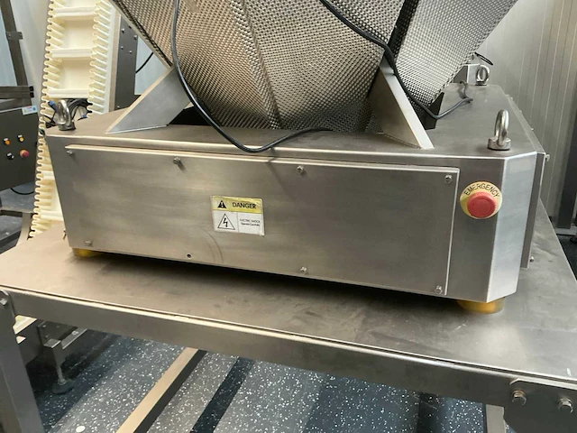 Multihead weigher schud zeef machine met opvoerband - afbeelding 19 van  23