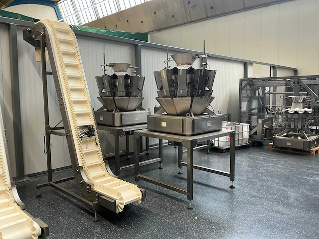 Multihead weigher schud zeef machine met opvoerband - afbeelding 1 van  16