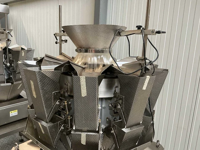 Multihead weigher schud zeef machine met opvoerband - afbeelding 17 van  17
