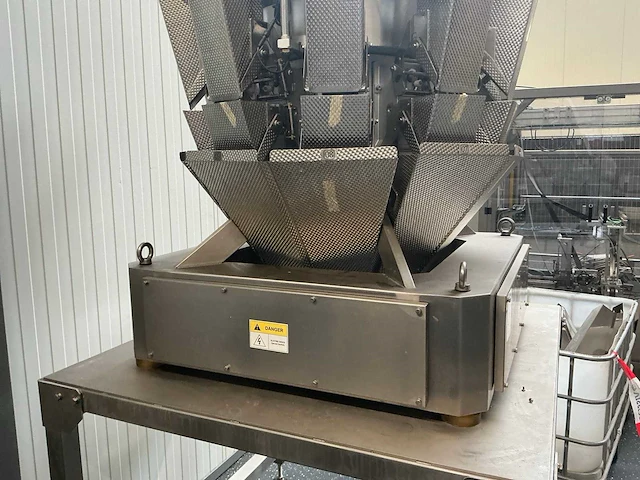 Multihead weigher schud zeef machine met opvoerband - afbeelding 15 van  16