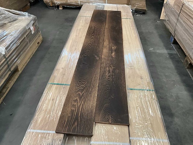 Multiplank eiken antiek gebrand en geborsteld parketvloer (28,64 m2) - afbeelding 2 van  4
