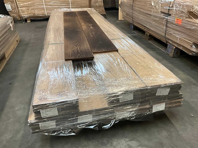 Multiplank eiken antiek gebrand en geborsteld parketvloer (28,64 m2) - afbeelding 4 van  4