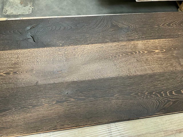 Multiplank eiken antiek gebrand en geborsteld parketvloer (29,36 m2) - afbeelding 1 van  6
