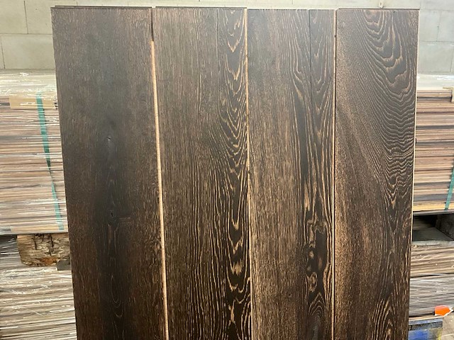 Multiplank eiken antiek gebrand en geborsteld parketvloer (38,5 m2) - afbeelding 1 van  6