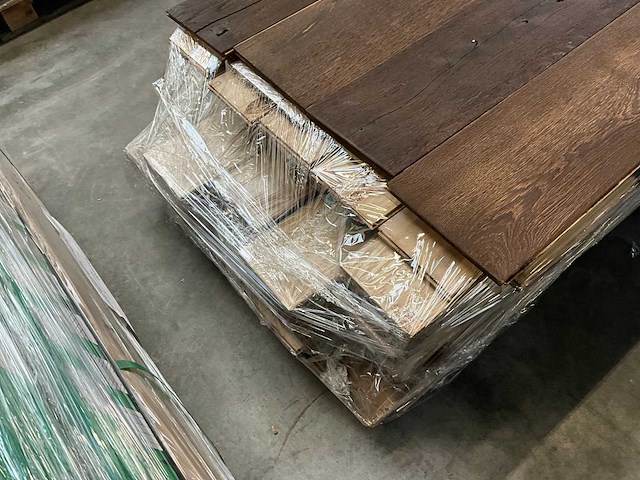 Multiplank eiken antiek gebrand en geborsteld parketvloer (41,73 m2) - afbeelding 6 van  7