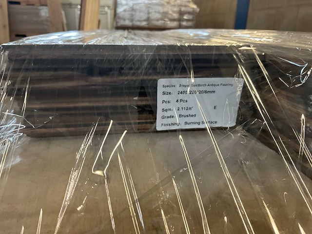 Multiplank eiken antiek gebrand en geborsteld parketvloer (46,66 m2) - afbeelding 2 van  5