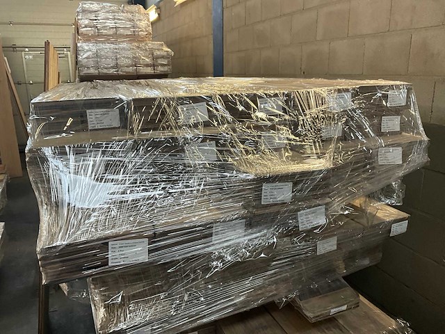 Multiplank eiken antiek gebrand en geborsteld parketvloer (46,66 m2) - afbeelding 4 van  5